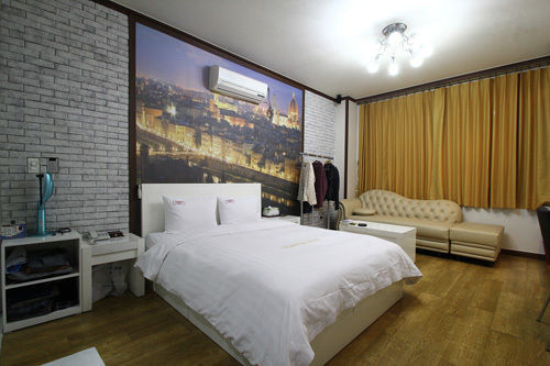 Cherbourg Hotel Cheonan Buitenkant foto