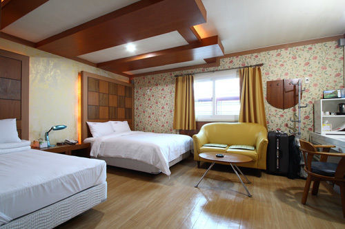 Cherbourg Hotel Cheonan Buitenkant foto