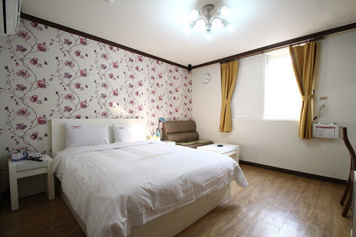 Cherbourg Hotel Cheonan Buitenkant foto