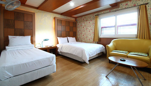 Cherbourg Hotel Cheonan Buitenkant foto