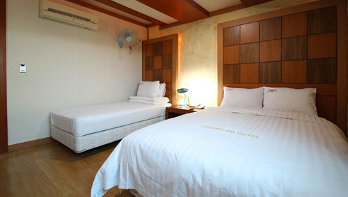Cherbourg Hotel Cheonan Buitenkant foto