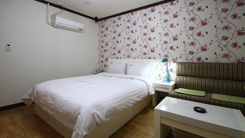 Cherbourg Hotel Cheonan Buitenkant foto