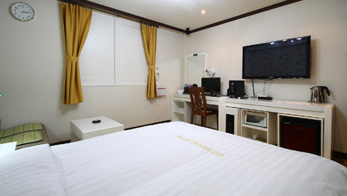 Cherbourg Hotel Cheonan Buitenkant foto