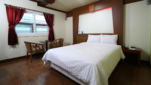 Cherbourg Hotel Cheonan Buitenkant foto