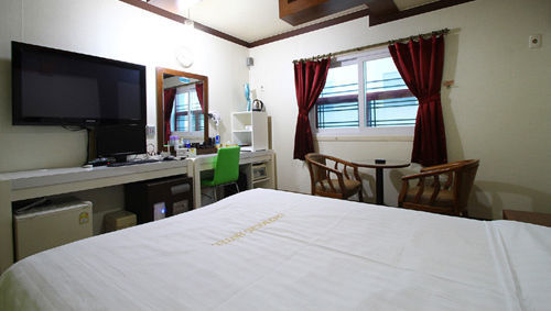 Cherbourg Hotel Cheonan Buitenkant foto