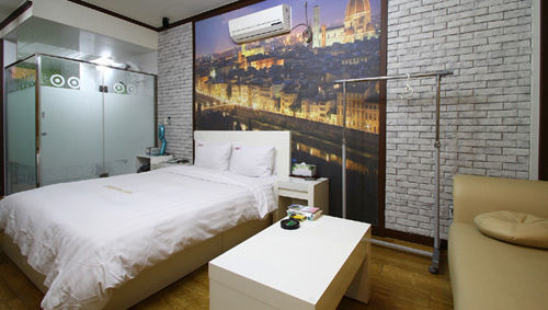 Cherbourg Hotel Cheonan Buitenkant foto